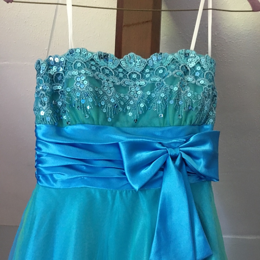 Prom dress! - Picture 2 of 4